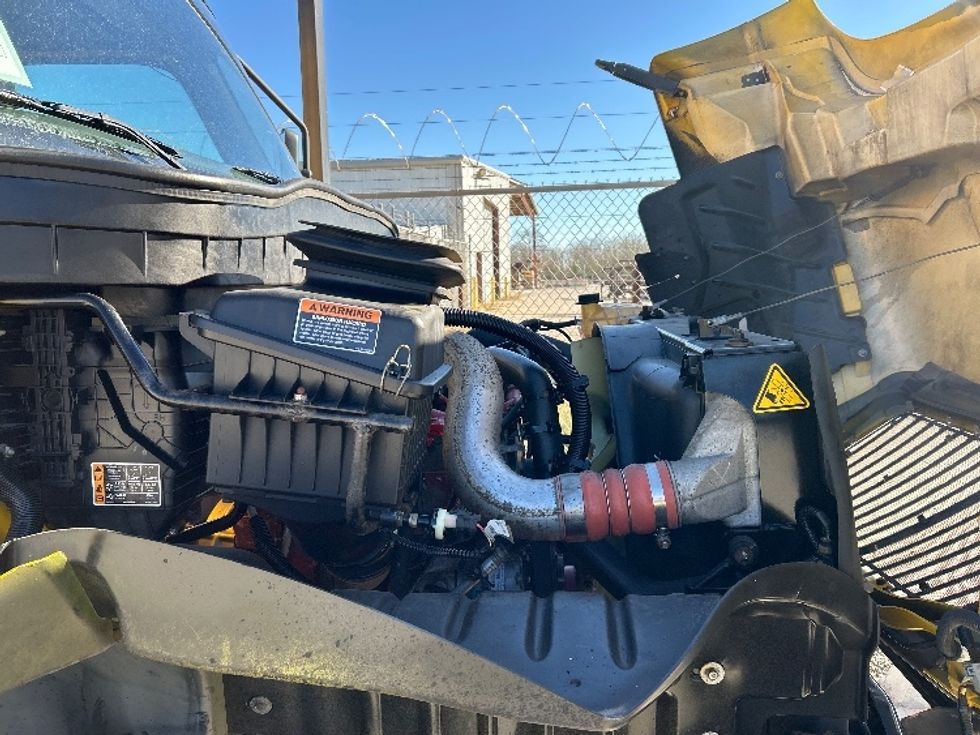 Medium Duty Box Truck-Light and Medium Duty Trucks-International-2021-MV607-Katy-TX-194,357\n\t\tmiles-$ 43,000 - Image 23