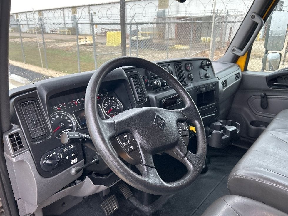 Medium Duty Box Truck-Light and Medium Duty Trucks-International-2021-MV607-Katy-TX-197,405\n\t\tmiles-$ 42,750 - Image 17