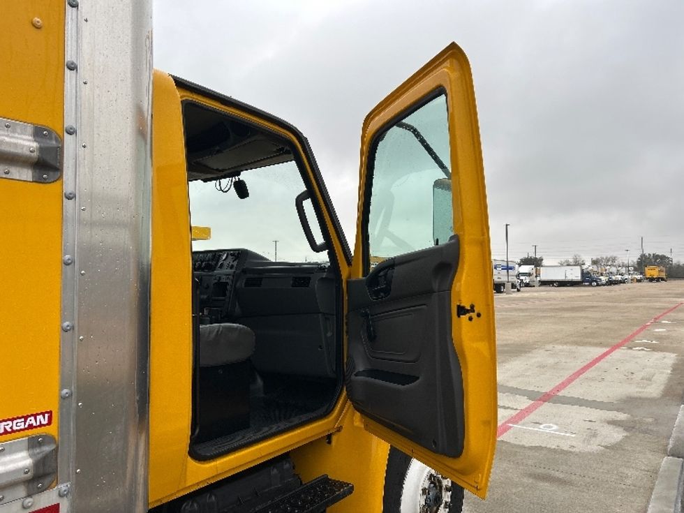 Medium Duty Box Truck-Light and Medium Duty Trucks-International-2021-MV607-Katy-TX-197,405\n\t\tmiles-$ 42,750 - Image 20