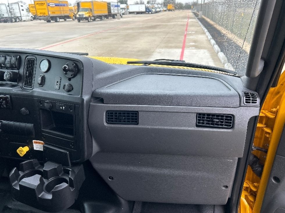 Medium Duty Box Truck-Light and Medium Duty Trucks-International-2021-MV607-Katy-TX-197,405\n\t\tmiles-$ 42,750 - Image 21