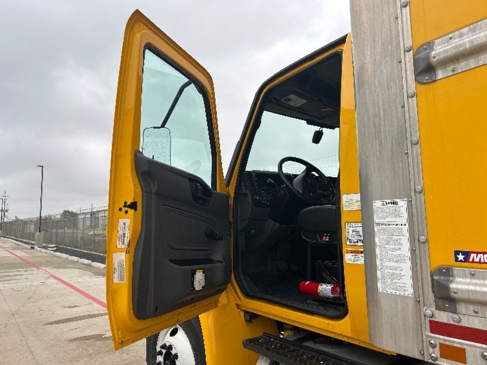 Medium Duty Box Truck-Light and Medium Duty Trucks-International-2021-MV607-Katy-TX-203,500\n\t\tmiles-$ 41,750 - Image 16