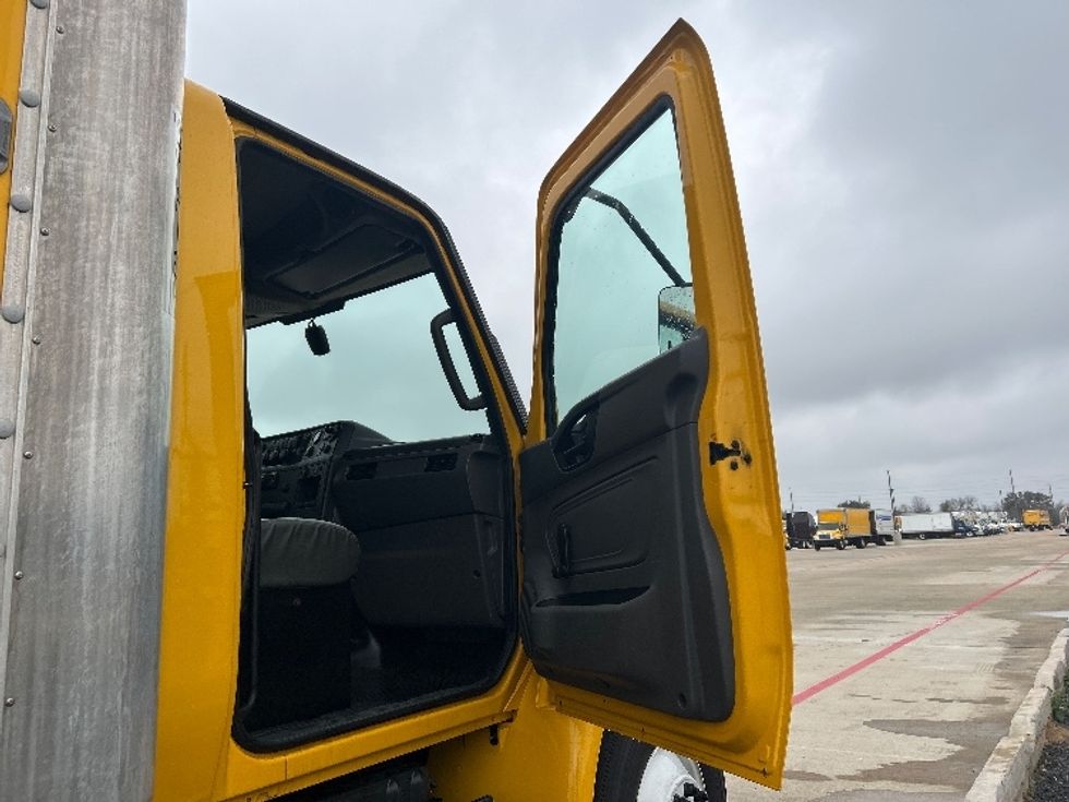 Medium Duty Box Truck-Light and Medium Duty Trucks-International-2021-MV607-Katy-TX-203,500\n\t\tmiles-$ 41,750 - Image 17