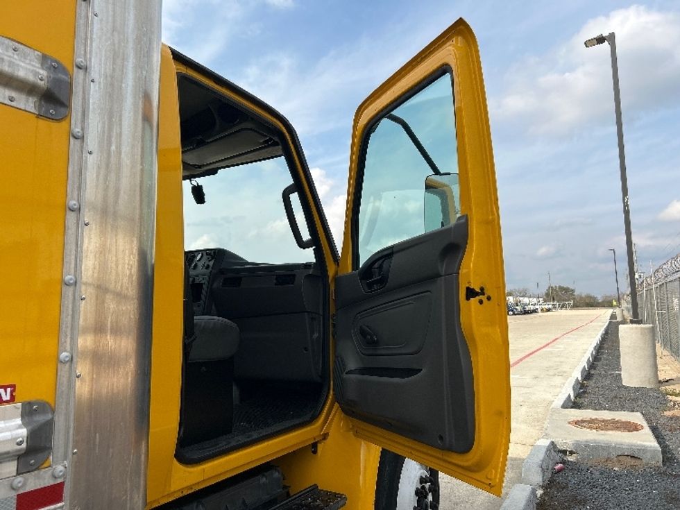 Medium Duty Box Truck-Light and Medium Duty Trucks-International-2021-MV607-Katy-TX-203,876\n\t\tmiles-$ 41,750 - Image 20