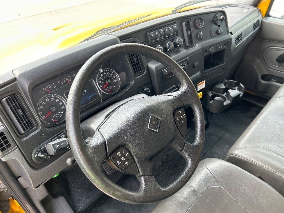 Medium Duty Box Truck-Light and Medium Duty Trucks-International-2021-MV607-Katy-TX-216,670\n\t\tmiles-$ 39,750 - Image 17