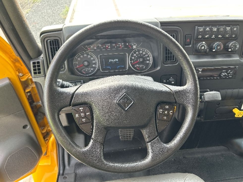 Medium Duty Box Truck-Light and Medium Duty Trucks-International-2021-MV607-Katy-TX-216,670\n\t\tmiles-$ 39,750 - Image 18