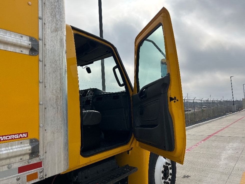 Medium Duty Box Truck-Light and Medium Duty Trucks-International-2021-MV607-Katy-TX-216,670\n\t\tmiles-$ 39,750 - Image 20