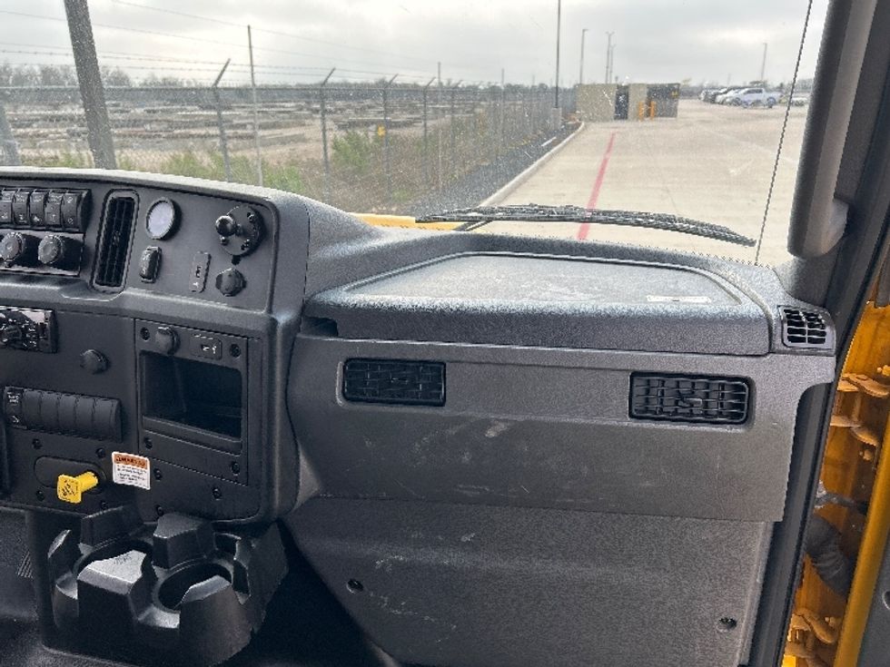 Medium Duty Box Truck-Light and Medium Duty Trucks-International-2021-MV607-Katy-TX-216,670\n\t\tmiles-$ 39,750 - Image 21