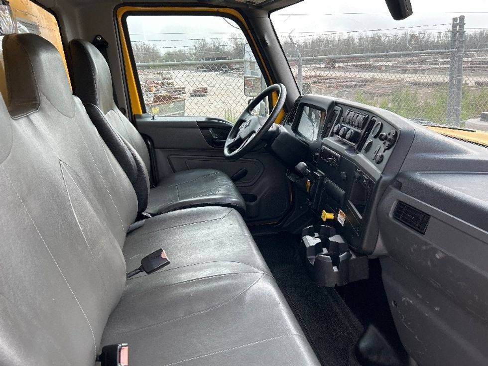 Medium Duty Box Truck-Light and Medium Duty Trucks-International-2021-MV607-Katy-TX-216,670\n\t\tmiles-$ 39,750 - Image 22