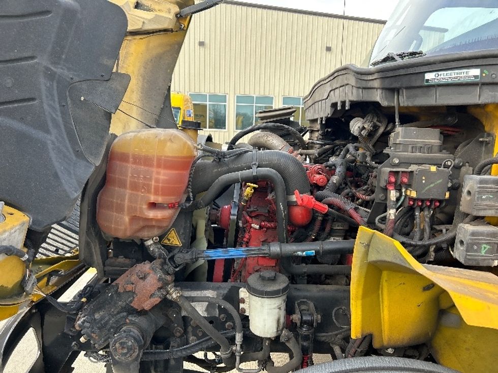 Medium Duty Box Truck-Light and Medium Duty Trucks-International-2021-MV607-Katy-TX-216,670\n\t\tmiles-$ 39,750 - Image 24