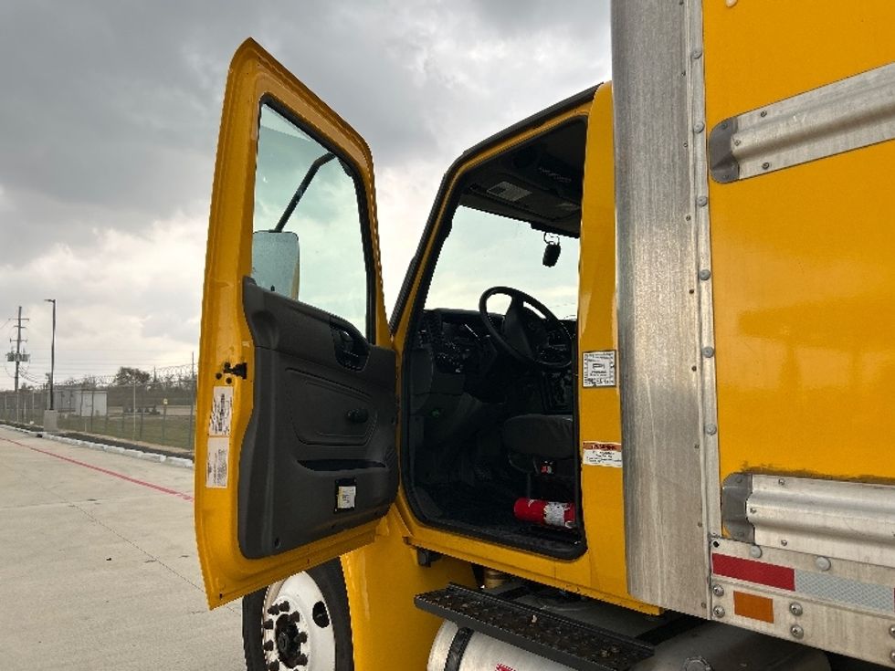 Medium Duty Box Truck-Light and Medium Duty Trucks-International-2021-MV607-Katy-TX-219,053\n\t\tmiles-$ 38,500 - Image 16