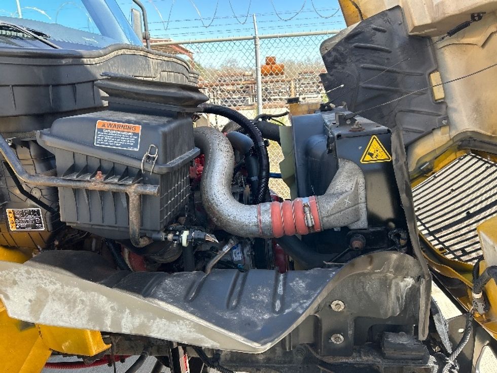 Medium Duty Box Truck-Light and Medium Duty Trucks-International-2021-MV607-Katy-TX-230,593\n\t\tmiles-$ 37,750 - Image 23