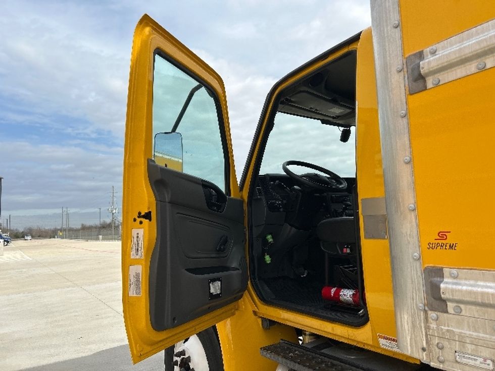 Medium Duty Box Truck-Light and Medium Duty Trucks-International-2021-MV607-Katy-TX-239,520\n\t\tmiles-$ 35,500 - Image 16