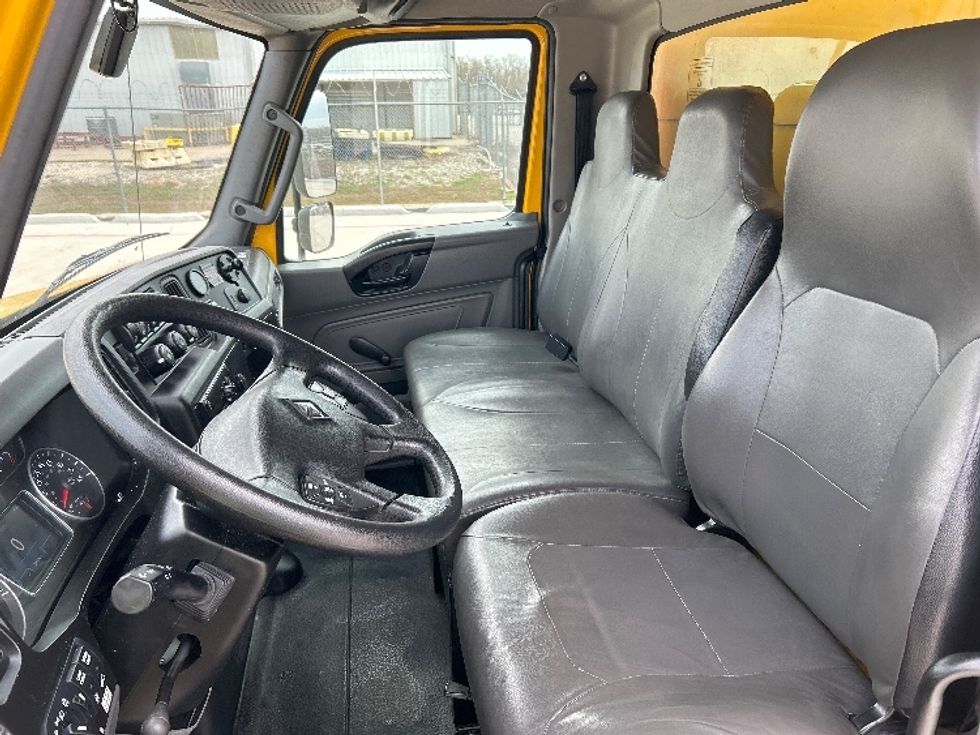Medium Duty Box Truck-Light and Medium Duty Trucks-International-2021-MV607-Katy-TX-239,520\n\t\tmiles-$ 35,500 - Image 19