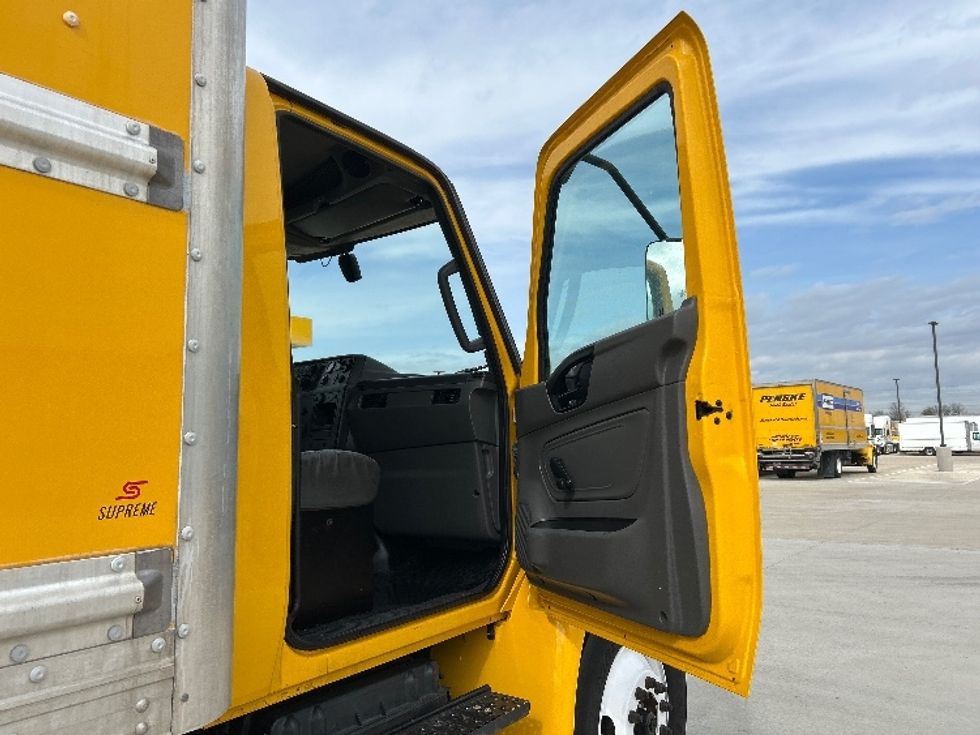 Medium Duty Box Truck-Light and Medium Duty Trucks-International-2021-MV607-Katy-TX-239,520\n\t\tmiles-$ 35,500 - Image 20