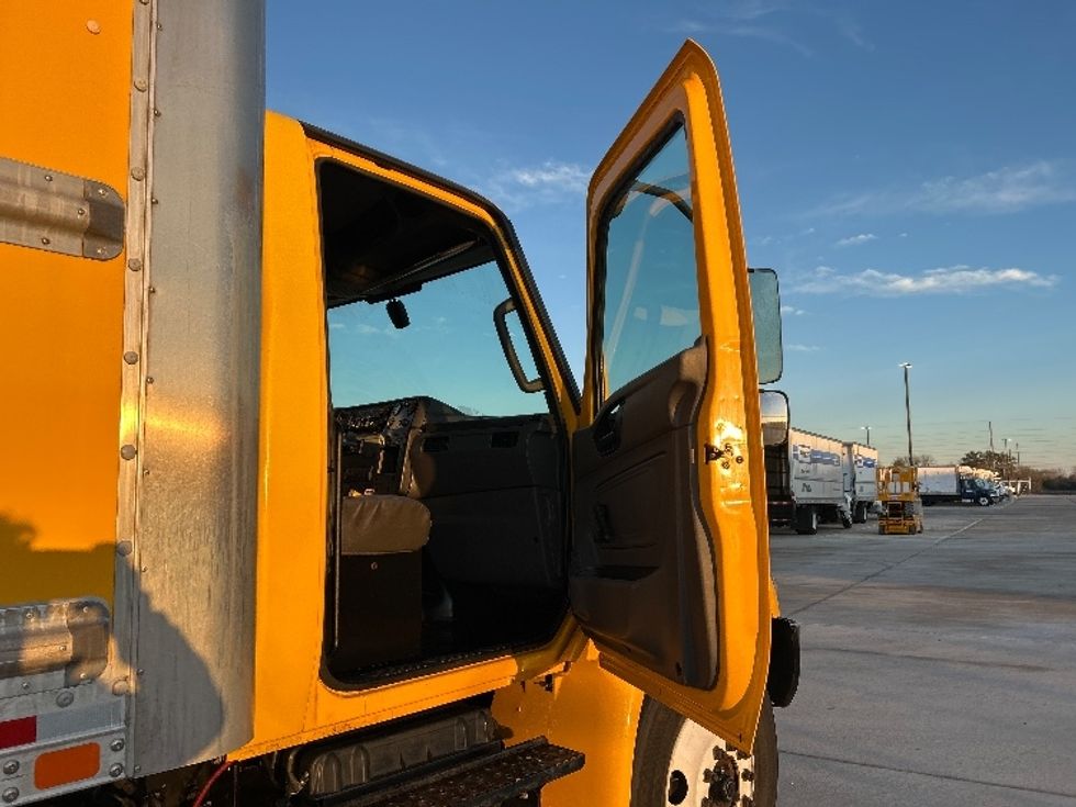 Medium Duty Box Truck-Light and Medium Duty Trucks-International-2021-MV607-Katy-TX-251,445\n\t\tmiles-$ 32,000 - Image 20