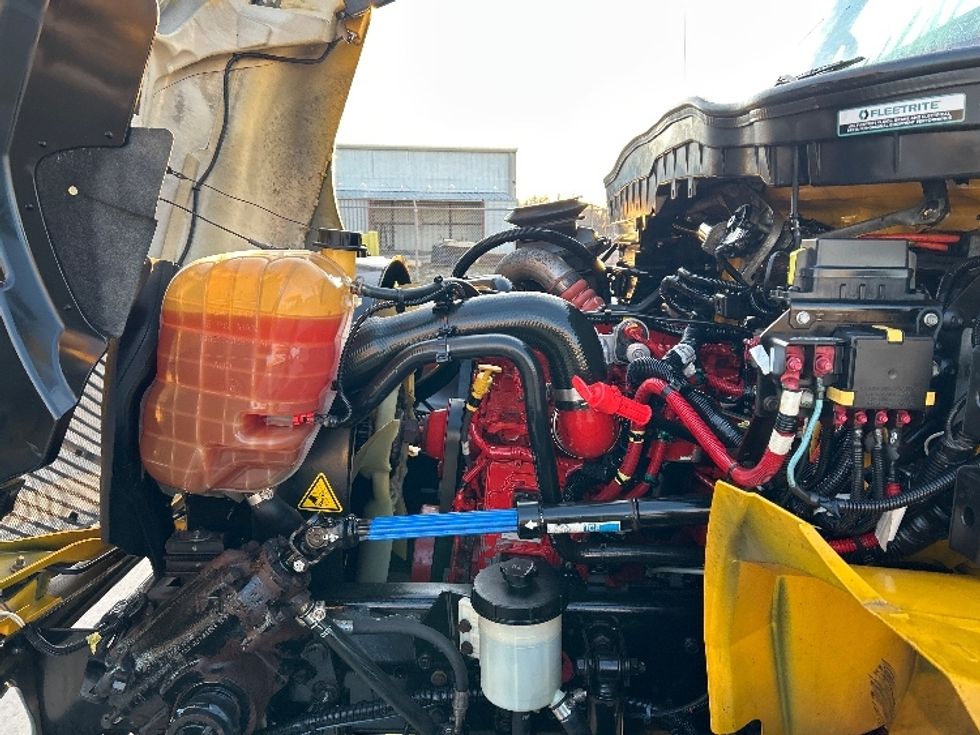 Medium Duty Box Truck-Light and Medium Duty Trucks-International-2021-MV607-Katy-TX-251,445\n\t\tmiles-$ 32,000 - Image 24