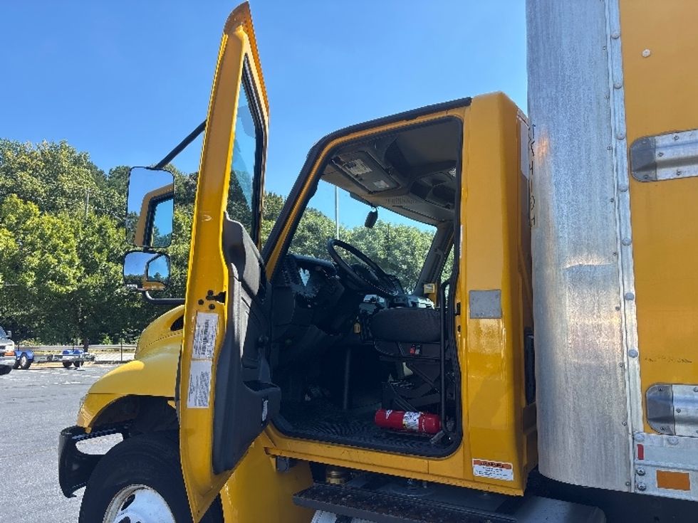 Medium Duty Box Truck-Light and Medium Duty Trucks-International-2021-MV607-Kennesaw-GA-189,326\n\t\tmiles-$ 37,750 - Image 16
