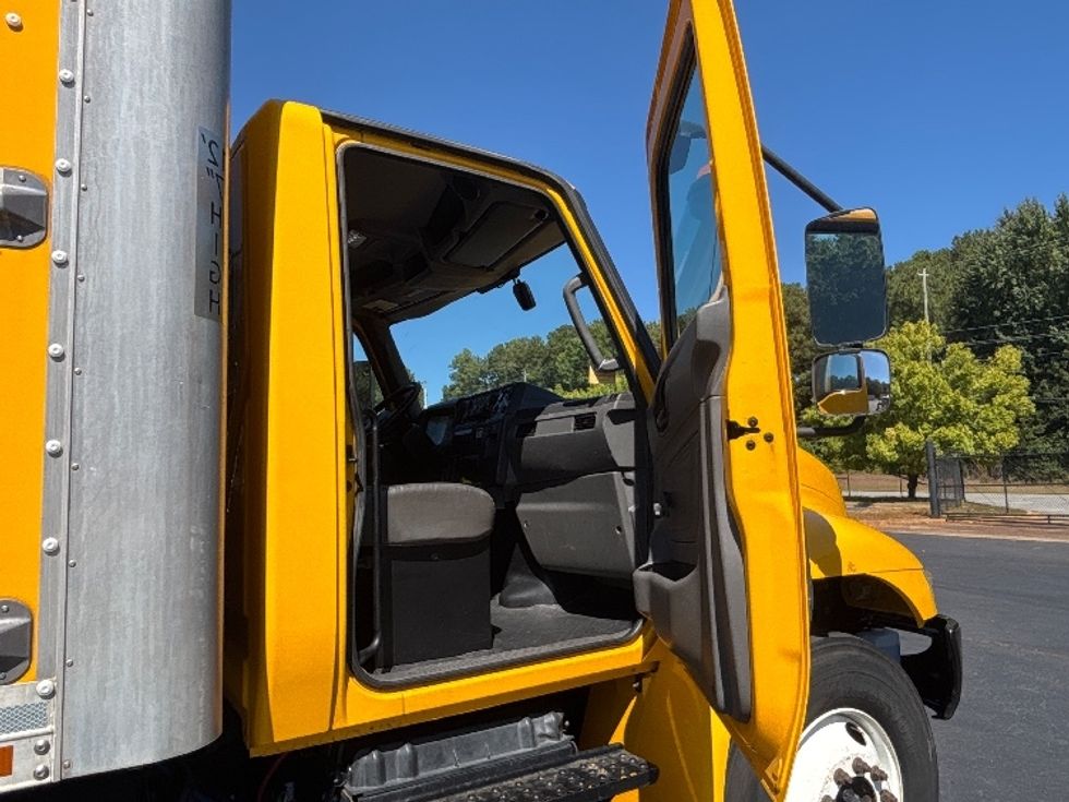 Medium Duty Box Truck-Light and Medium Duty Trucks-International-2021-MV607-Kennesaw-GA-189,326\n\t\tmiles-$ 37,750 - Image 19