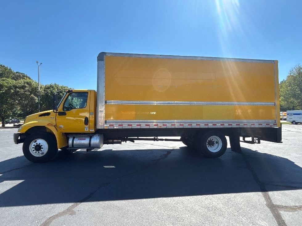 Medium Duty Box Truck-Light and Medium Duty Trucks-International-2021-MV607-Kennesaw-GA-189,326\n\t\tmiles-$ 37,750 - Image 4