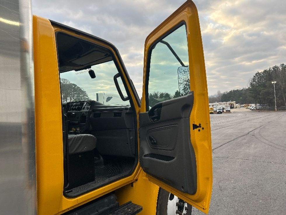 Medium Duty Box Truck-Light and Medium Duty Trucks-International-2021-MV607-Kennesaw-GA-205,325\n\t\tmiles-$ 44,250 - Image 20
