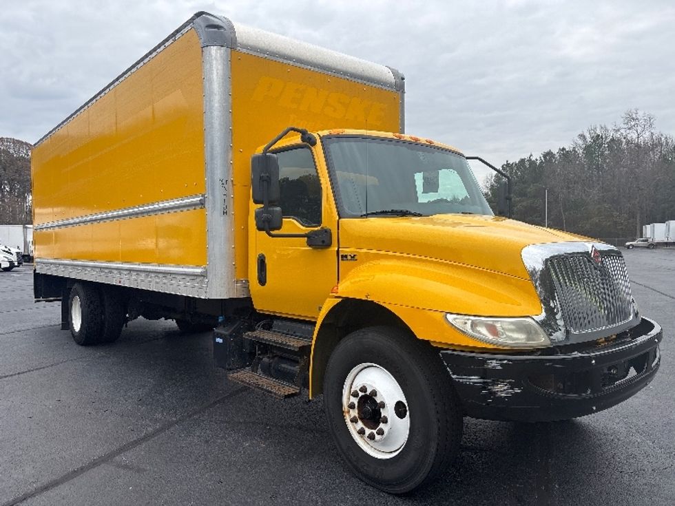 Medium Duty Box Truck-Light and Medium Duty Trucks-International-2021-MV607-Kennesaw-GA-207,617\n\t\tmiles-$ 42,750 - Image 1
