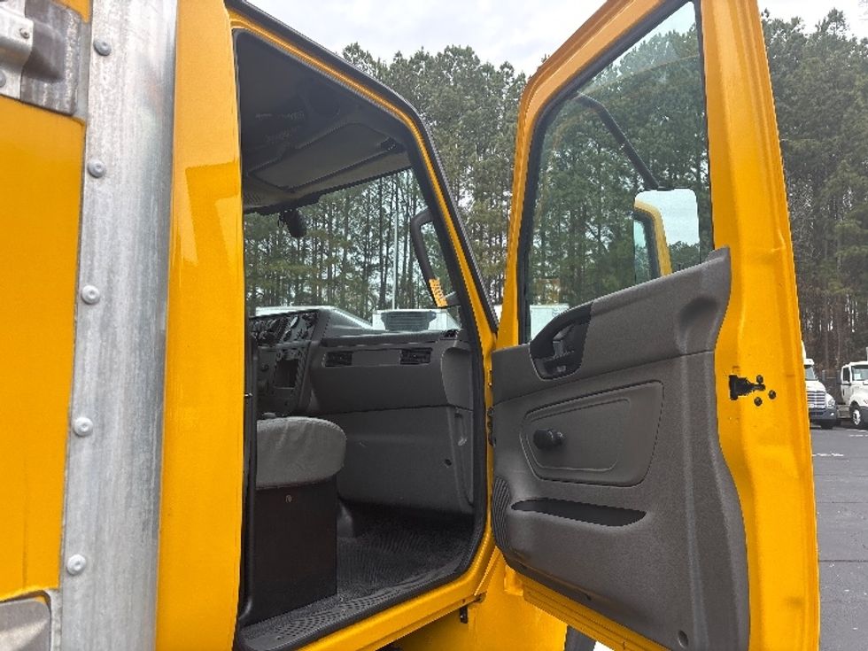 Medium Duty Box Truck-Light and Medium Duty Trucks-International-2021-MV607-Kennesaw-GA-207,617\n\t\tmiles-$ 42,750 - Image 18