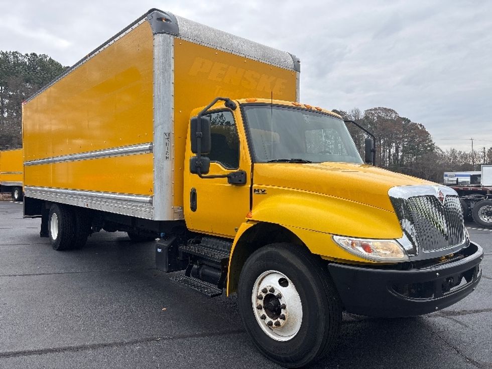 Medium Duty Box Truck-Light and Medium Duty Trucks-International-2021-MV607-Kennesaw-GA-216,005\n\t\tmiles-$ 41,250 - Image 1