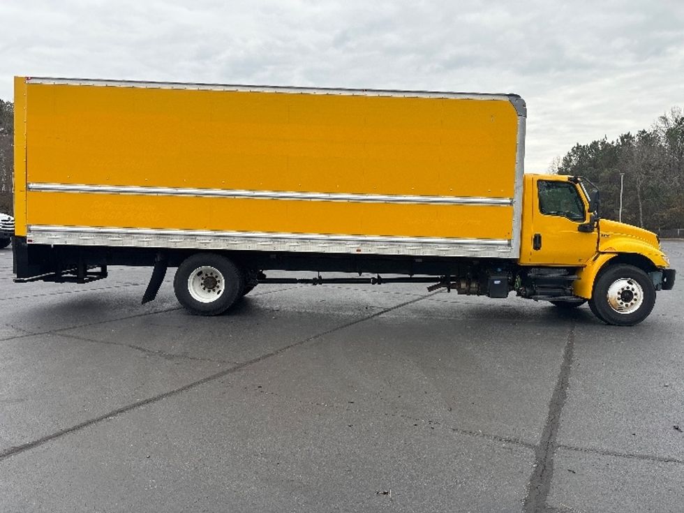 Medium Duty Box Truck-Light and Medium Duty Trucks-International-2021-MV607-Kennesaw-GA-216,005\n\t\tmiles-$ 41,250 - Image 14