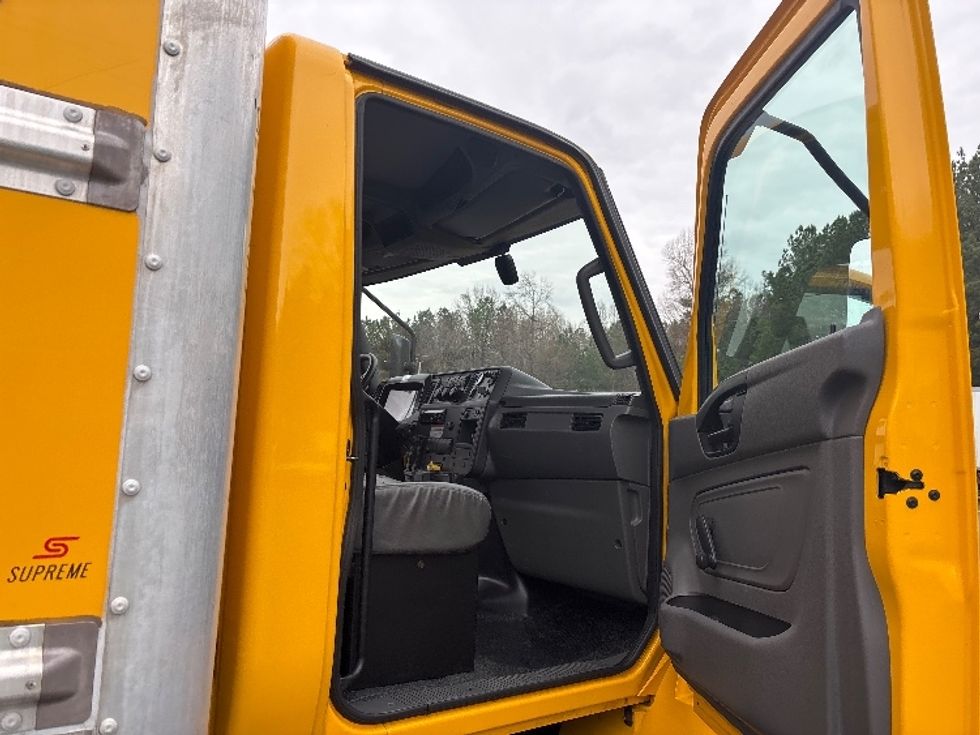 Medium Duty Box Truck-Light and Medium Duty Trucks-International-2021-MV607-Kennesaw-GA-216,005\n\t\tmiles-$ 41,250 - Image 19