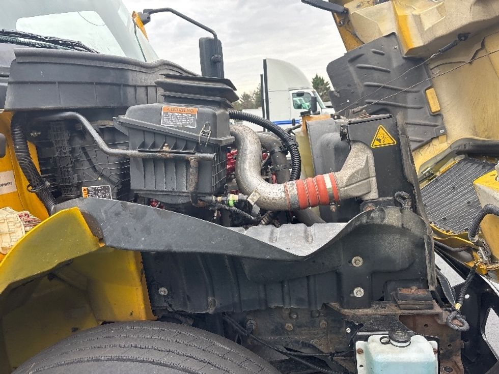 Medium Duty Box Truck-Light and Medium Duty Trucks-International-2021-MV607-Kennesaw-GA-216,005\n\t\tmiles-$ 41,250 - Image 22