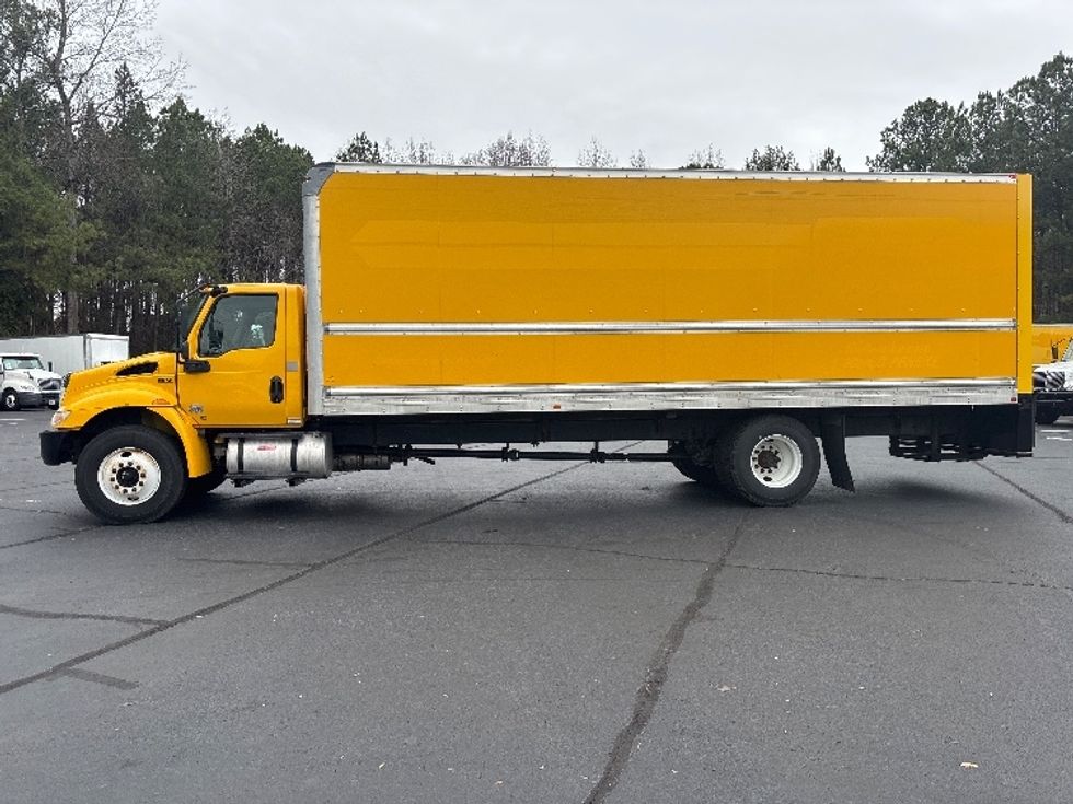 Medium Duty Box Truck-Light and Medium Duty Trucks-International-2021-MV607-Kennesaw-GA-216,005\n\t\tmiles-$ 41,250 - Image 4