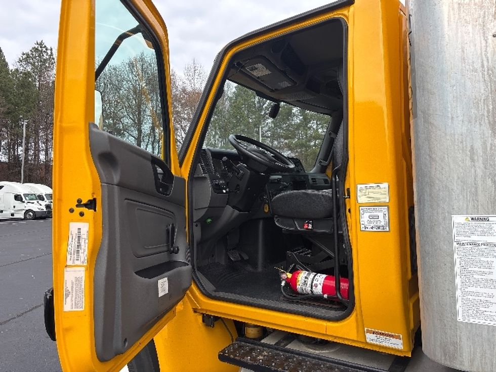 Medium Duty Box Truck-Light and Medium Duty Trucks-International-2021-MV607-Kennesaw-GA-233,958\n\t\tmiles-$ 38,250 - Image 12