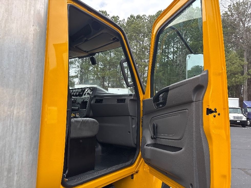 Medium Duty Box Truck-Light and Medium Duty Trucks-International-2021-MV607-Kennesaw-GA-233,958\n\t\tmiles-$ 38,250 - Image 19