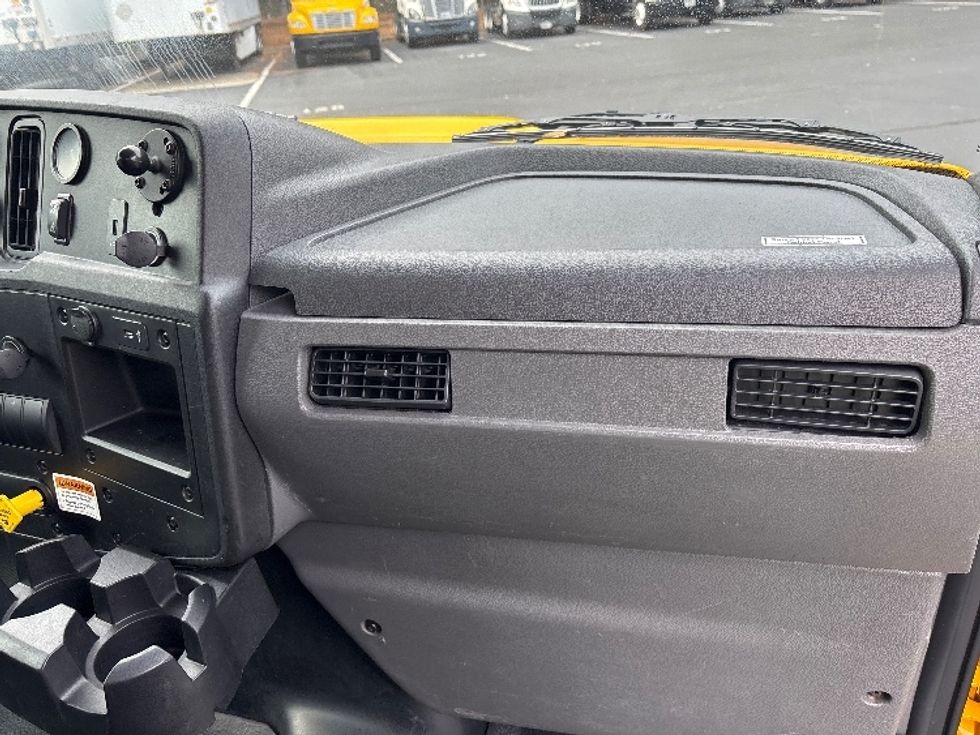 Medium Duty Box Truck-Light and Medium Duty Trucks-International-2021-MV607-Kennesaw-GA-233,958\n\t\tmiles-$ 38,250 - Image 20