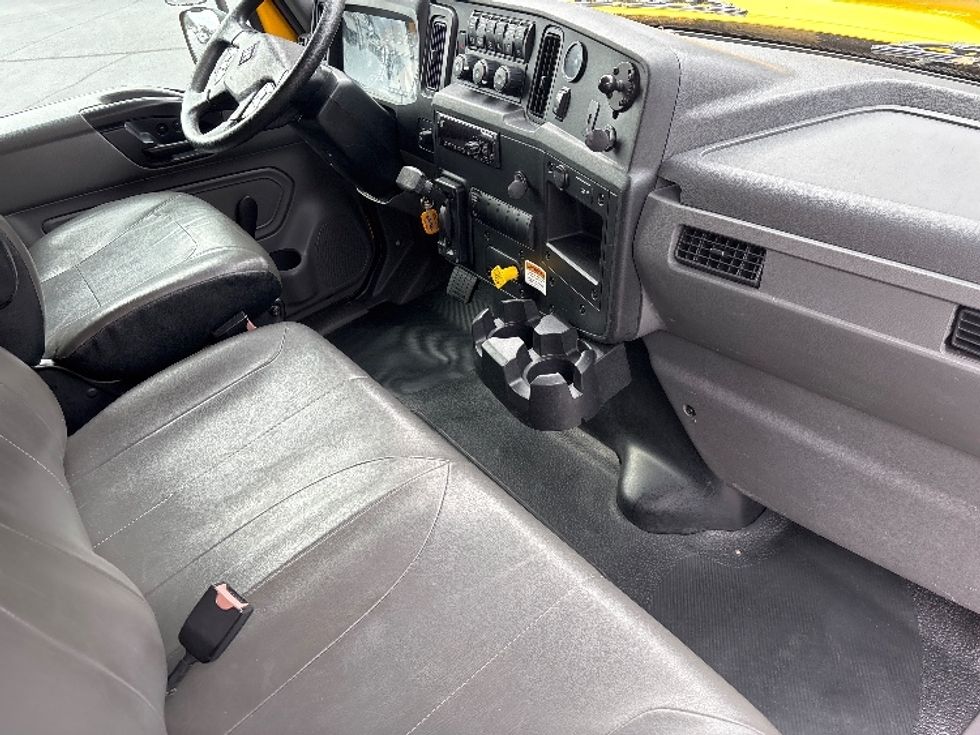 Medium Duty Box Truck-Light and Medium Duty Trucks-International-2021-MV607-Kennesaw-GA-233,958\n\t\tmiles-$ 38,250 - Image 21
