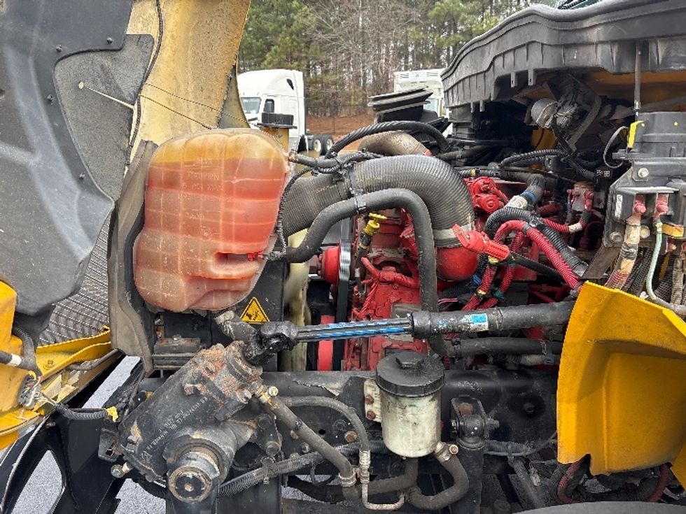 Medium Duty Box Truck-Light and Medium Duty Trucks-International-2021-MV607-Kennesaw-GA-233,958\n\t\tmiles-$ 38,250 - Image 23