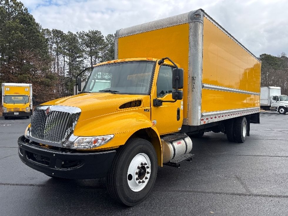 Medium Duty Box Truck-Light and Medium Duty Trucks-International-2021-MV607-Kennesaw-GA-233,958\n\t\tmiles-$ 38,250 - Image 3
