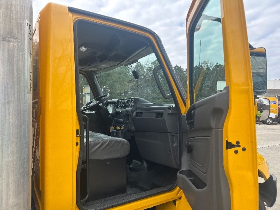 Medium Duty Box Truck-Light and Medium Duty Trucks-International-2021-MV607-Kennesaw-GA-241,824\n\t\tmiles-$ 36,750 - Image 20