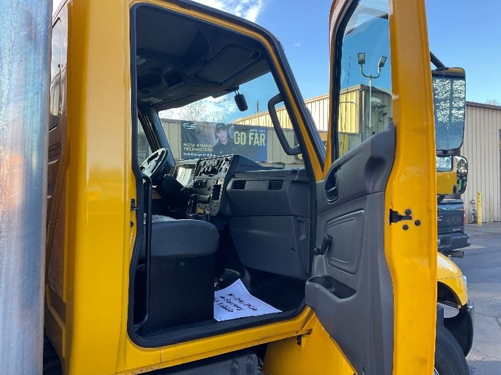Medium Duty Box Truck-Light and Medium Duty Trucks-International-2021-MV607-Kent-WA-179,813\n\t\tmiles-$ 39,500 - Image 17