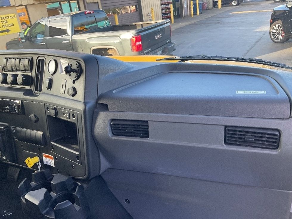 Medium Duty Box Truck-Light and Medium Duty Trucks-International-2021-MV607-Kent-WA-179,813\n\t\tmiles-$ 39,500 - Image 18