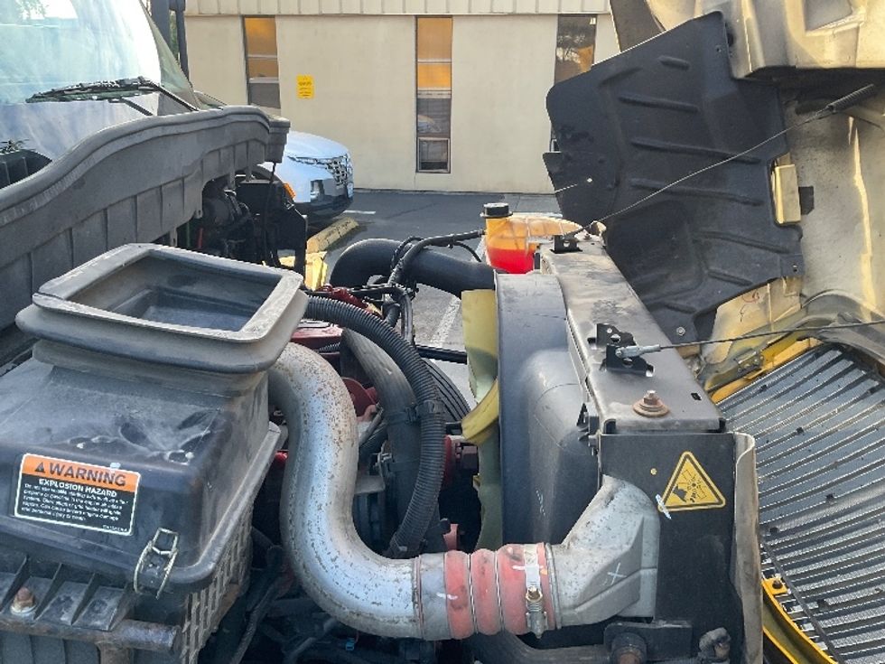 Medium Duty Box Truck-Light and Medium Duty Trucks-International-2021-MV607-Kent-WA-179,813\n\t\tmiles-$ 39,500 - Image 21