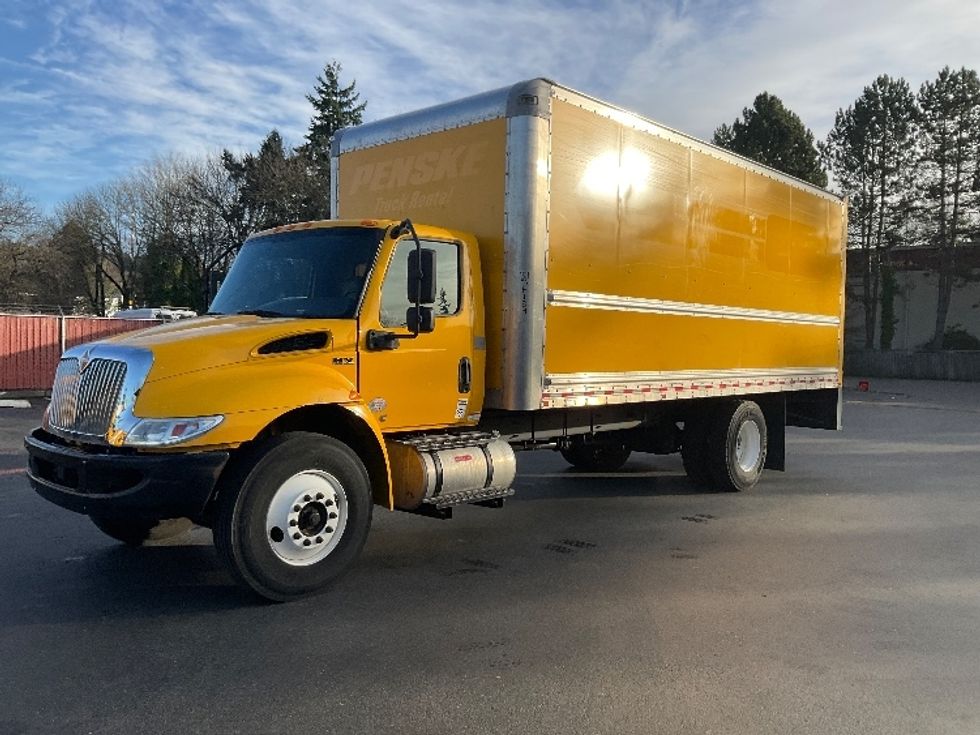 Medium Duty Box Truck-Light and Medium Duty Trucks-International-2021-MV607-Kent-WA-179,813\n\t\tmiles-$ 39,500 - Image 3