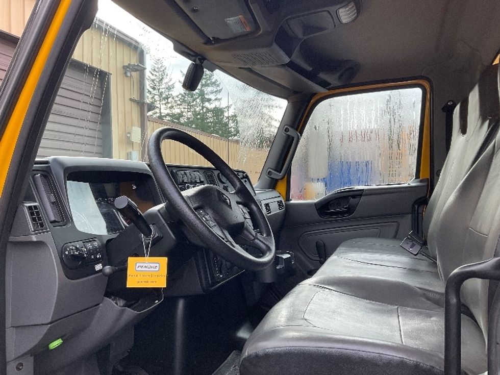 Medium Duty Box Truck-Light and Medium Duty Trucks-International-2021-MV607-Kent-WA-182,770\n\t\tmiles-$ 38,500 - Image 17
