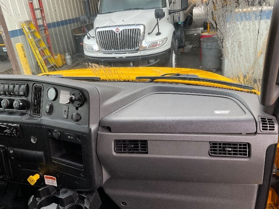 Medium Duty Box Truck-Light and Medium Duty Trucks-International-2021-MV607-Kent-WA-182,770\n\t\tmiles-$ 38,500 - Image 21