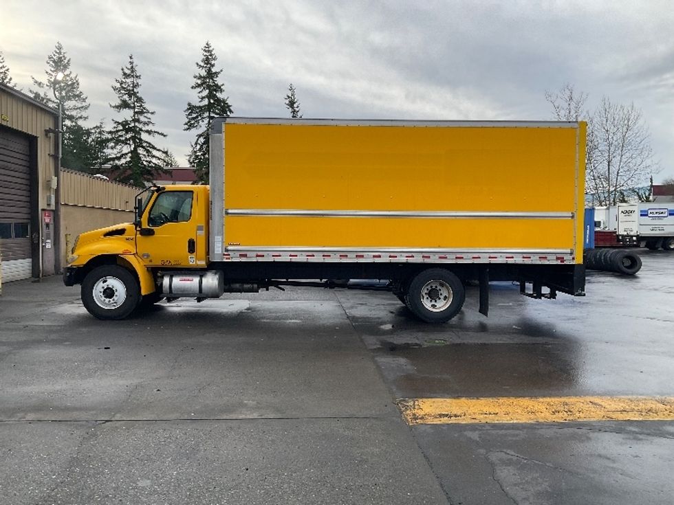 Medium Duty Box Truck-Light and Medium Duty Trucks-International-2021-MV607-Kent-WA-182,770\n\t\tmiles-$ 38,500 - Image 4