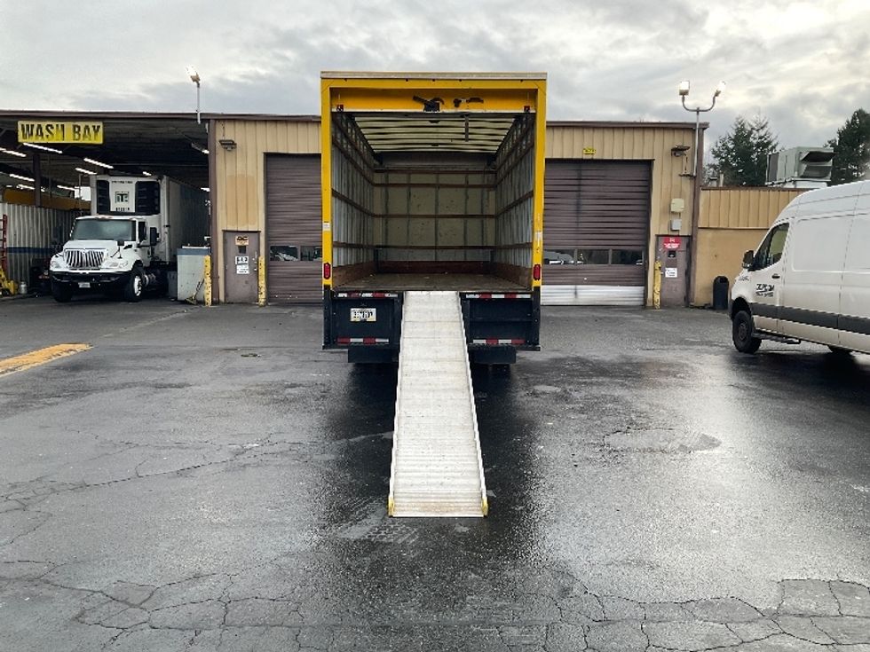 Medium Duty Box Truck-Light and Medium Duty Trucks-International-2021-MV607-Kent-WA-182,770\n\t\tmiles-$ 38,500 - Image 9