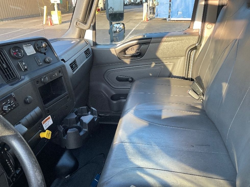 Medium Duty Box Truck-Light and Medium Duty Trucks-International-2021-MV607-Kent-WA-201,856\n\t\tmiles-$ 49,750 - Image 19
