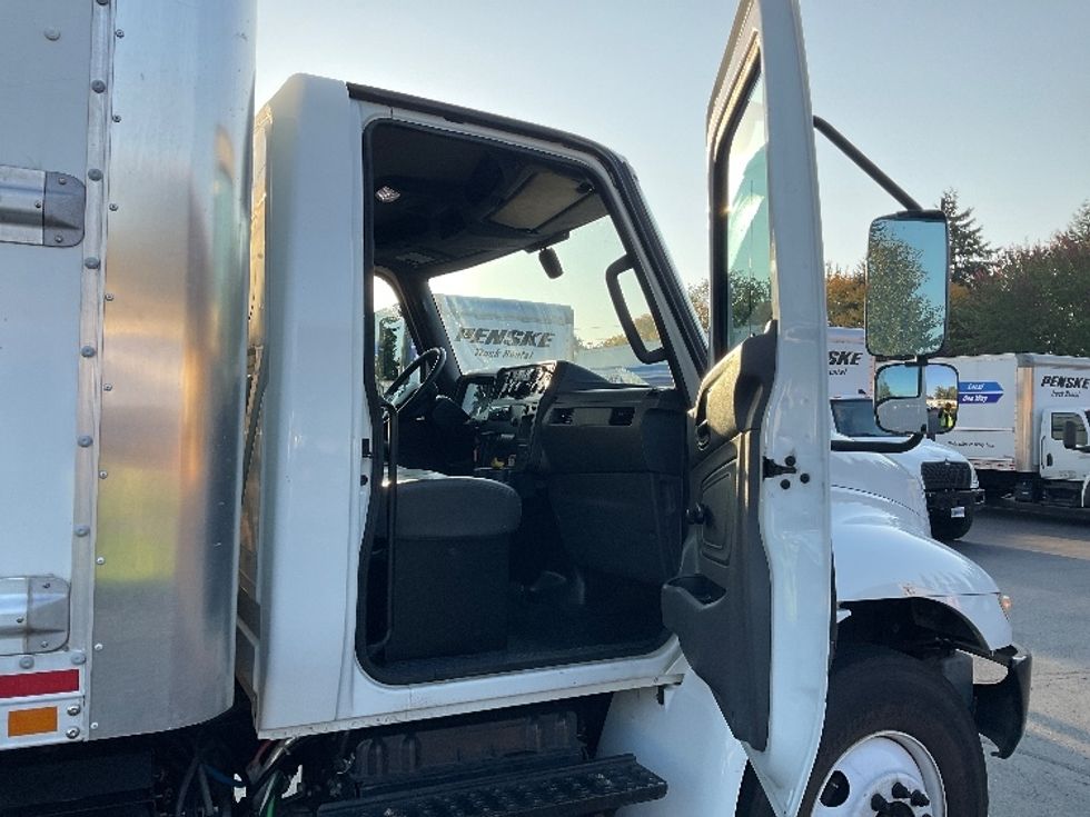 Medium Duty Box Truck-Light and Medium Duty Trucks-International-2021-MV607-Kent-WA-201,856\n\t\tmiles-$ 49,750 - Image 20
