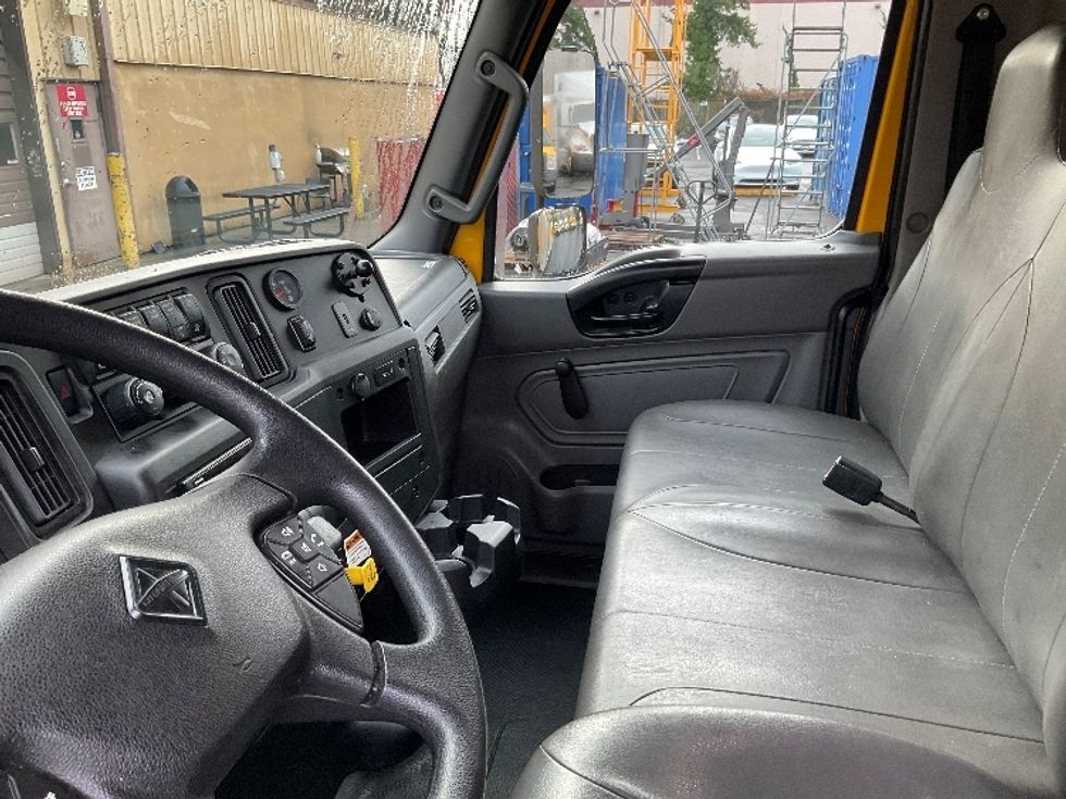Medium Duty Box Truck-Light and Medium Duty Trucks-International-2021-MV607-Kent-WA-242,159\n\t\tmiles-$ 34,500 - Image 19