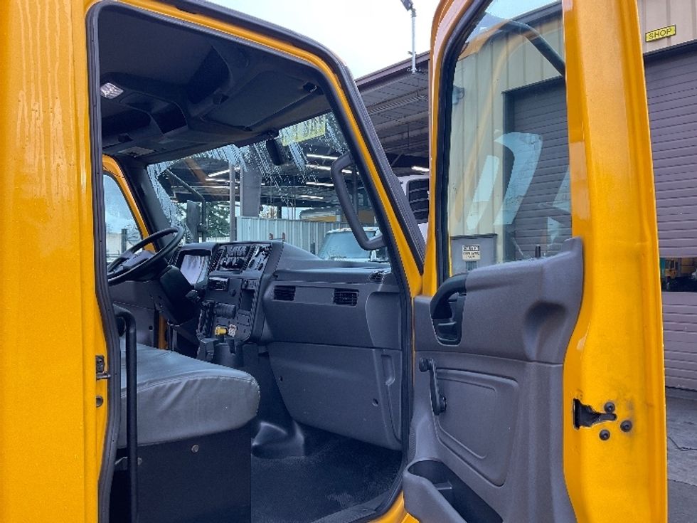 Medium Duty Box Truck-Light and Medium Duty Trucks-International-2021-MV607-Kent-WA-242,159\n\t\tmiles-$ 34,500 - Image 20